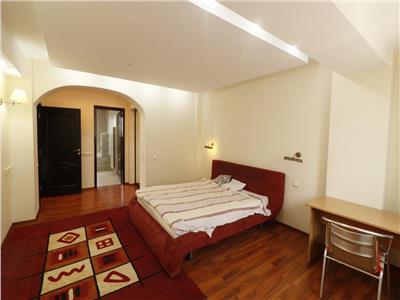 Casa deosebita 7 camere, suprafata 304mp, teren 600mp, Moara de Vant
