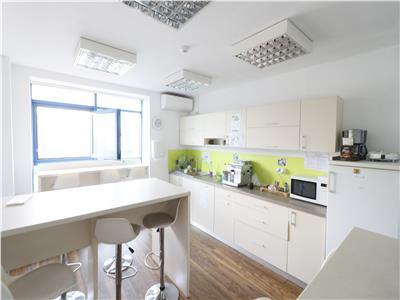 Spatiu de birouri, 210.74 mp, parcare privata, Central  Pod de Piatra(Bras)