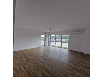 Mutare imediata! Apartament 3 camere 89 mp cu vedere la lac  cu gradina si loc de parcare