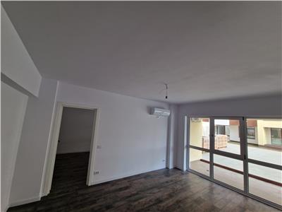 Mutare imediata! Apartament 2 camere 60 mp cu vedere la lac si loc de parcare