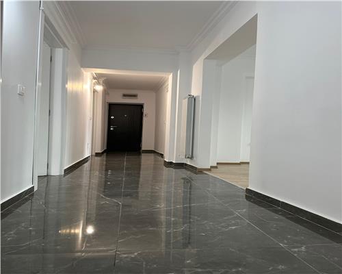 Apartament 3 camere, 2 bai, Nicolina, renovat complet