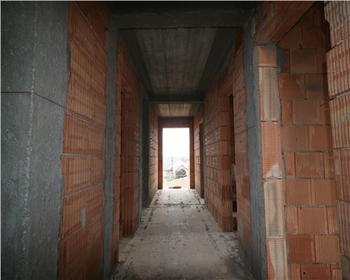 Casa cu 8 camere, 900 mp teren, la rosu in Rediu