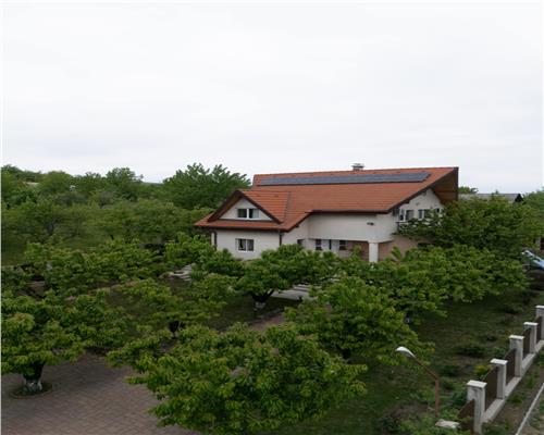 Casa de Lux in Livada cu Ciresi Eleganta, Confort si Panorama de Vis