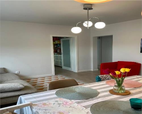 Apartament 3 camere renovat, zona Palas Splai Bahlui