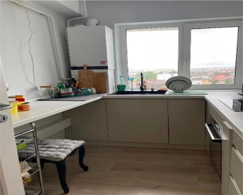 Apartament 3 camere renovat, zona Palas Splai Bahlui