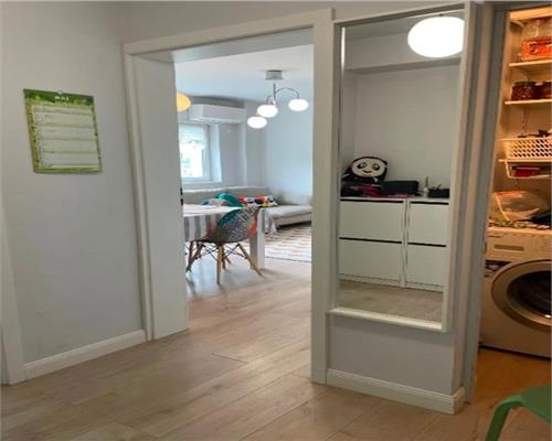 Apartament 3 camere renovat, zona Palas Splai Bahlui
