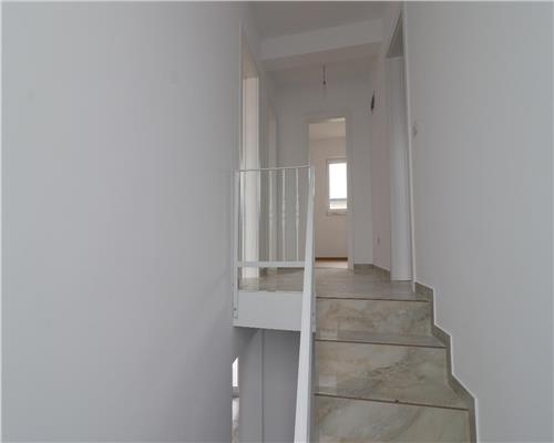 Casa tip insiruita cu 4 camere si terasa, intabulata, zona Valea Lupului.
