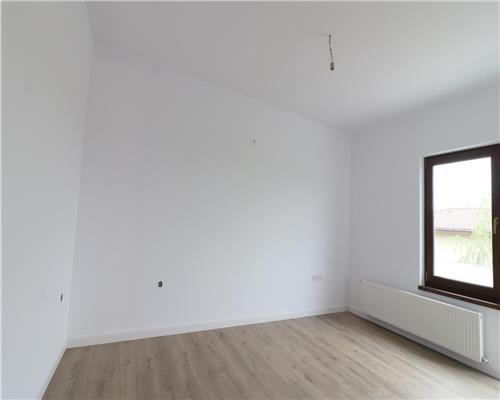 Casa tip insiruita cu 4 camere si terasa, intabulata, zona Valea Lupului.