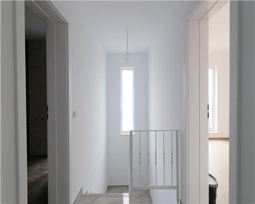 Casa tip insiruita cu 4 camere si terasa, intabulata, zona Valea Lupului.