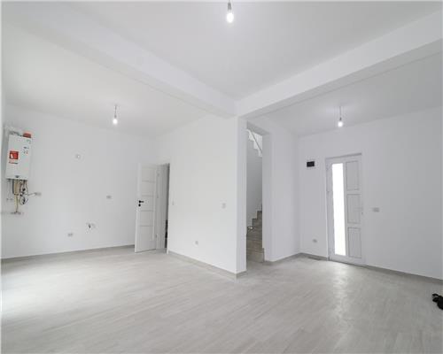 Casa tip insiruita cu 4 camere si terasa, intabulata, zona Valea Lupului.
