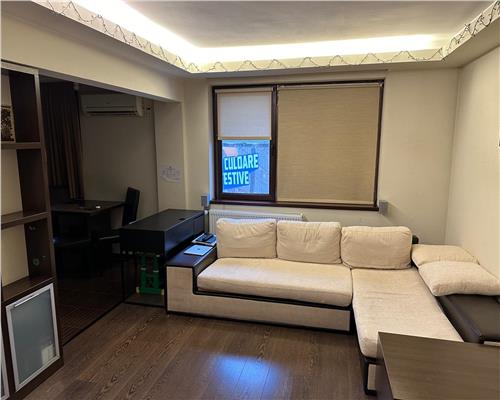 Apartament in Piata Unirii, etaj 3, renovat