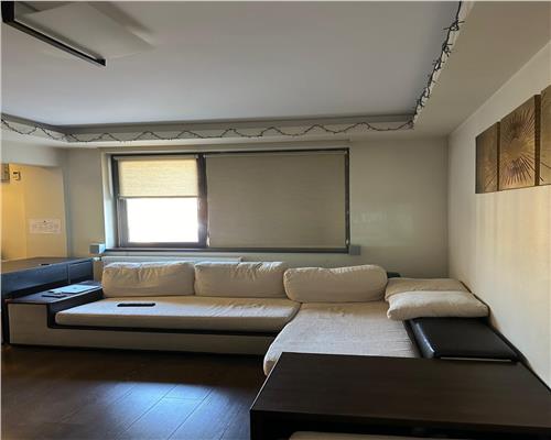 Apartament in Piata Unirii, etaj 3, renovat