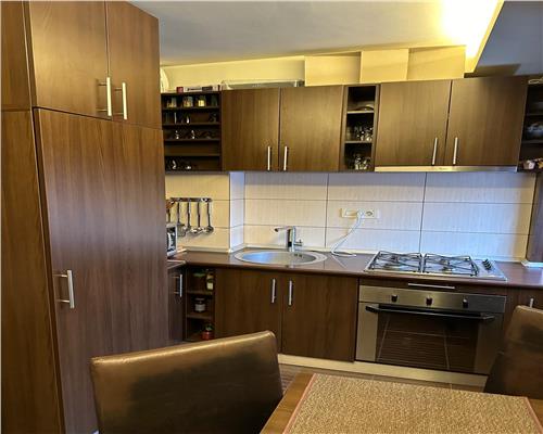 Apartament in Piata Unirii, etaj 3, renovat