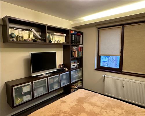Apartament in Piata Unirii, etaj 3, renovat