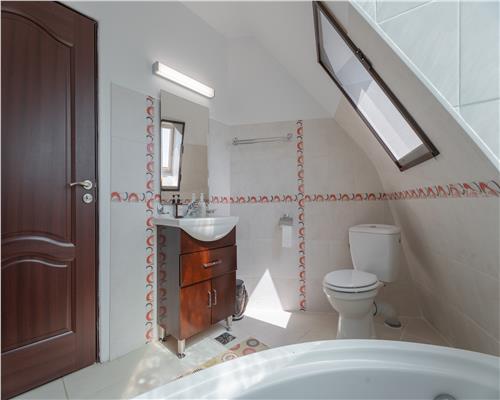 Proprietate unicat  Casa tip DOM ,cu  acces direct la lac, zona Dorobanti, Iasi.