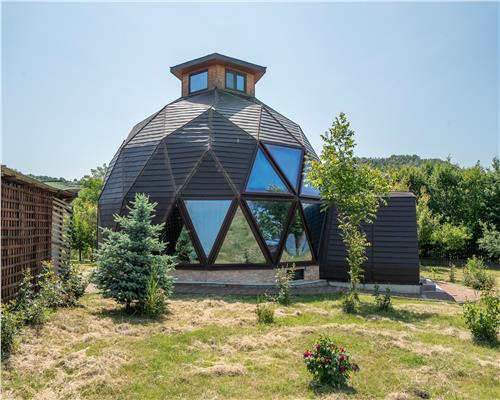 Proprietate unicat  Casa tip DOM ,cu  acces direct la lac, zona Dorobanti, Iasi.