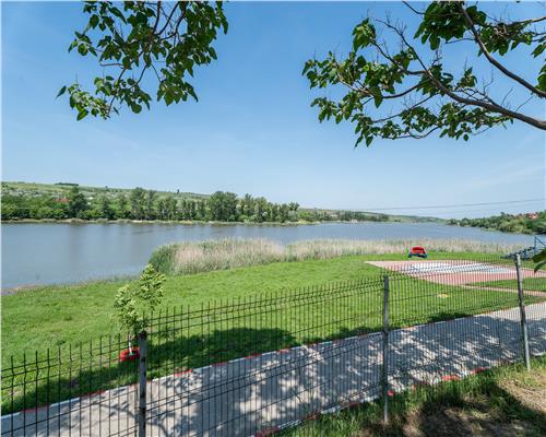 Proprietate unicat  Casa tip DOM ,cu  acces direct la lac, zona Dorobanti, Iasi.
