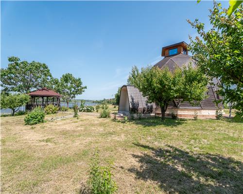 Proprietate unicat  Casa tip DOM ,cu  acces direct la lac, zona Dorobanti, Iasi.