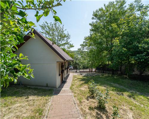 Proprietate unicat  Casa tip DOM ,cu  acces direct la lac, zona Dorobanti, Iasi.