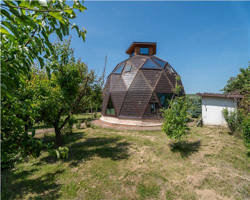 Proprietate unicat  Casa tip DOM ,cu  acces direct la lac, zona Dorobanti, Iasi.