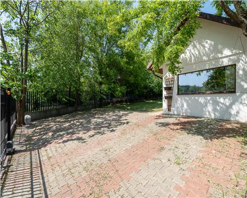Proprietate unicat  Casa tip DOM ,cu  acces direct la lac, zona Dorobanti, Iasi.