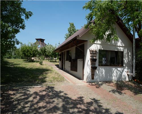 Proprietate unicat  Casa tip DOM ,cu  acces direct la lac, zona Dorobanti, Iasi.