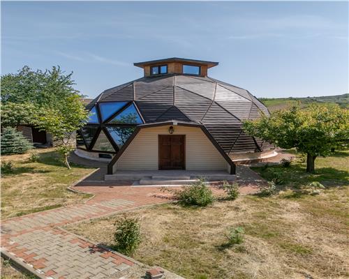 Proprietate unicat  Casa tip DOM ,cu  acces direct la lac, zona Dorobanti, Iasi.