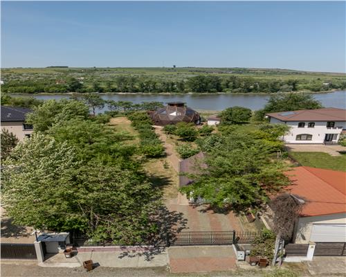 Proprietate unicat  Casa tip DOM ,cu  acces direct la lac, zona Dorobanti, Iasi.
