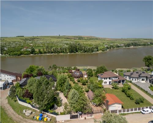 Proprietate unicat  Casa tip DOM ,cu  acces direct la lac, zona Dorobanti, Iasi.