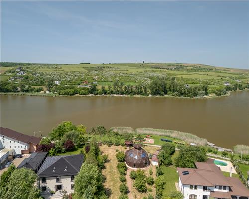 Proprietate unicat  Casa tip DOM ,cu  acces direct la lac, zona Dorobanti, Iasi.