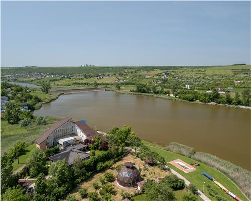 Proprietate unicat  Casa tip DOM ,cu  acces direct la lac, zona Dorobanti, Iasi.