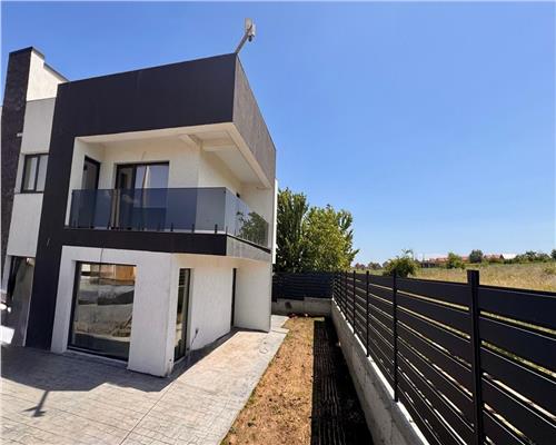 Vila tip duplex de vanzare in Rediu, design mediteranean, panorama catre Dealul Copoului, terasa 70 mp
