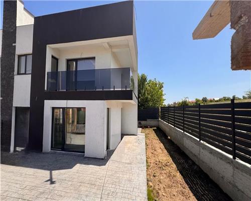 Vila tip duplex de vanzare in Rediu, design mediteranean, panorama catre Dealul Copoului, terasa 70 mp