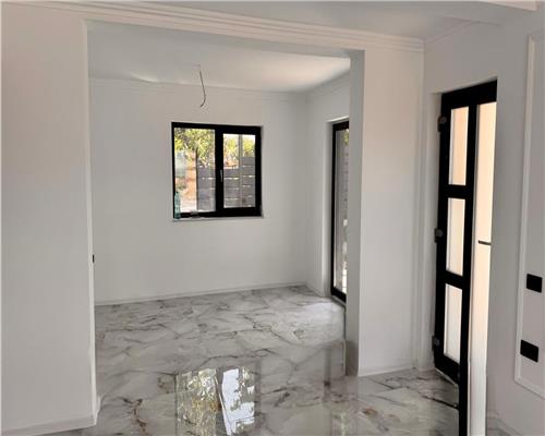 Vila tip duplex de vanzare in Rediu, design mediteranean, panorama catre Dealul Copoului, terasa 70 mp