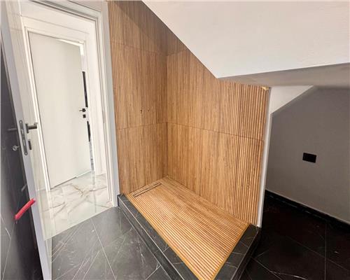 Vila tip duplex de vanzare in Rediu, design mediteranean, panorama catre Dealul Copoului, terasa 70 mp