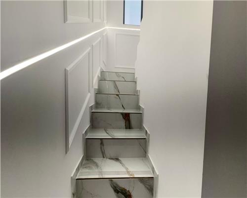 Vila tip duplex de vanzare in Rediu, design mediteranean, panorama catre Dealul Copoului, terasa 70 mp