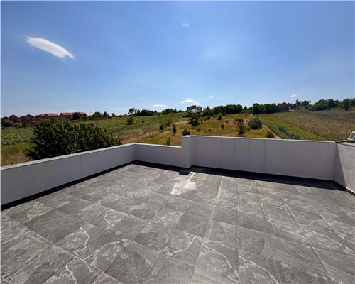 Vila tip duplex de vanzare in Rediu, design mediteranean, panorama catre Dealul Copoului, terasa 70 mp