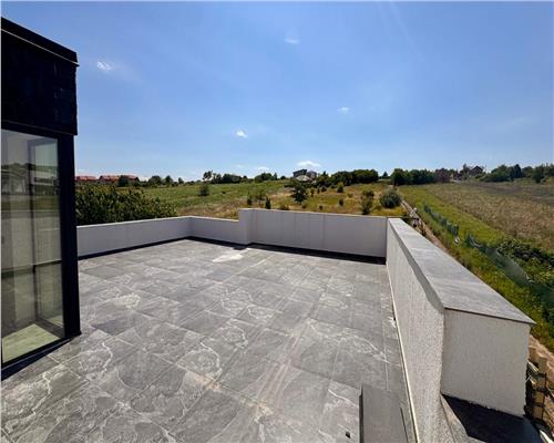 Vila tip duplex de vanzare in Rediu, design mediteranean, panorama catre Dealul Copoului, terasa 70 mp