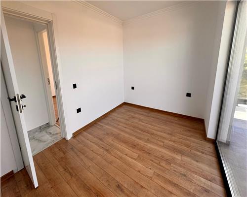 Vila tip duplex de vanzare in Rediu, design mediteranean, panorama catre Dealul Copoului, terasa 70 mp