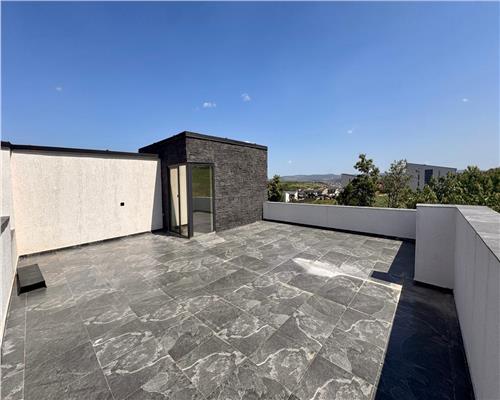 Vila tip duplex de vanzare in Rediu, design mediteranean, panorama catre Dealul Copoului, terasa 70 mp