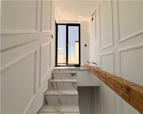 Vila tip duplex de vanzare in Rediu, design mediteranean, panorama catre Dealul Copoului, terasa 70 mp