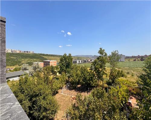 Vila tip duplex de vanzare in Rediu, design mediteranean, panorama catre Dealul Copoului, terasa 70 mp