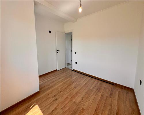 Vila tip duplex de vanzare in Rediu, design mediteranean, panorama catre Dealul Copoului, terasa 70 mp