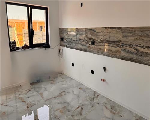 Vila tip duplex de vanzare in Rediu, design mediteranean, panorama catre Dealul Copoului, terasa 70 mp