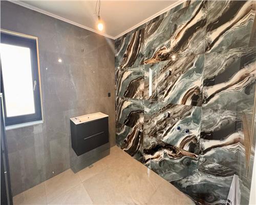 Vila tip duplex de vanzare in Rediu, design mediteranean, panorama catre Dealul Copoului, terasa 70 mp