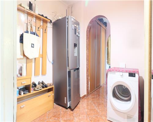 Apartament 3 Camere Decomandat Tg Cucu Etaj intermediar