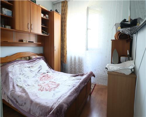 Apartament 3 Camere Decomandat Tg Cucu Etaj intermediar