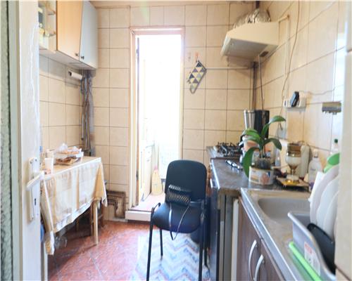 Apartament 3 Camere Decomandat Tg Cucu Etaj intermediar
