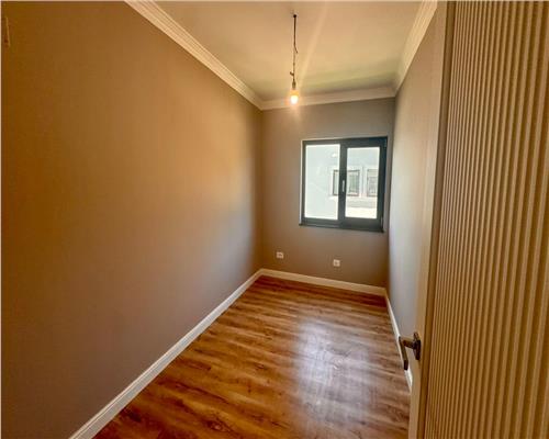 Casa tip duplex cu panorama superba asupra lacului Rediu