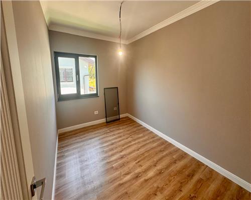 Casa tip duplex cu panorama superba asupra lacului Rediu